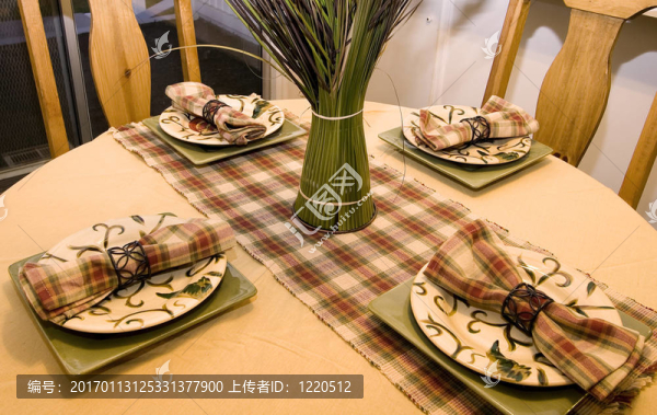 關(guān)閉一個(gè)裝飾餐桌