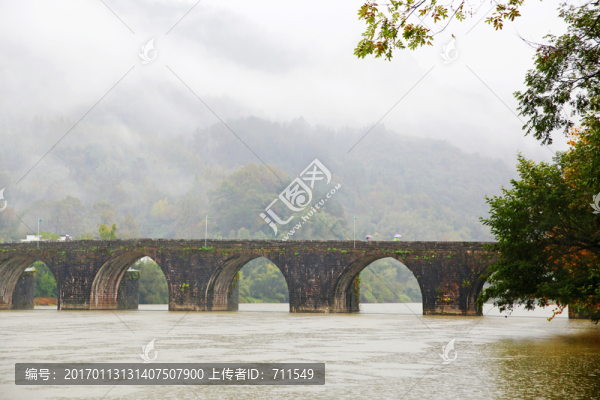 齊云山下登封橋