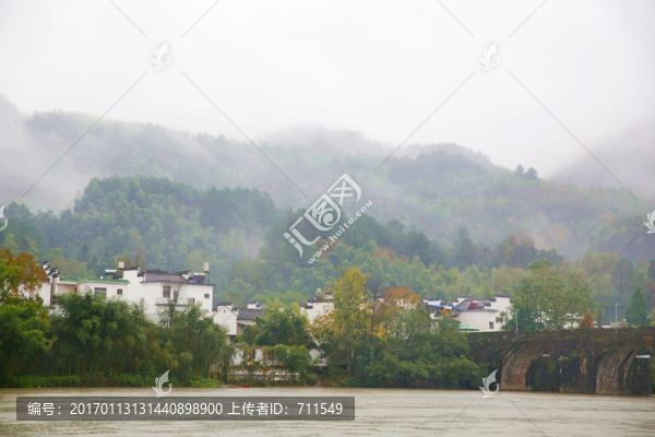 煙雨齊云山