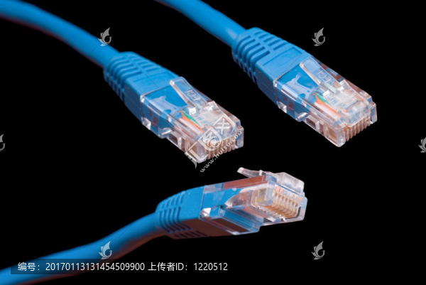 黑色的網(wǎng)絡(luò)計算機電纜