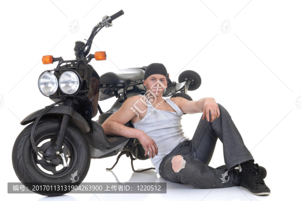 男孩和他的摩托車