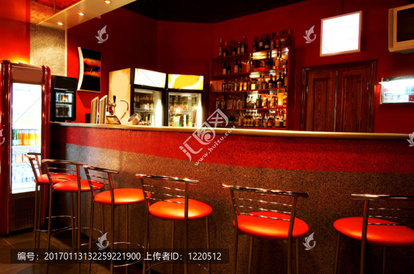 在夜總會酒吧