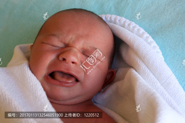 哭泣的嬰兒