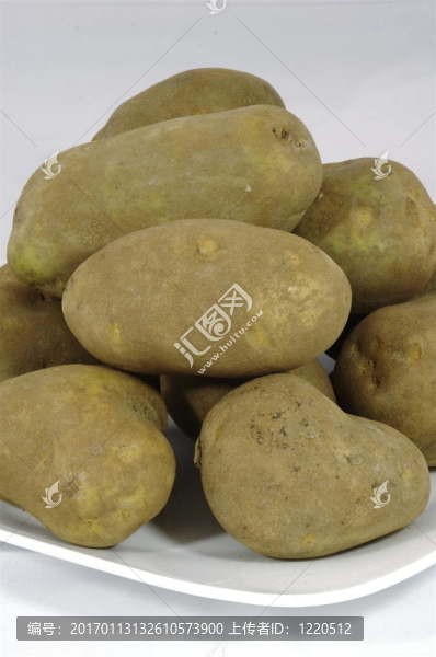 未煮熟的土豆