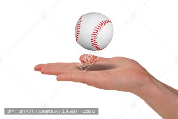 婦女抱著一個(gè)baseba