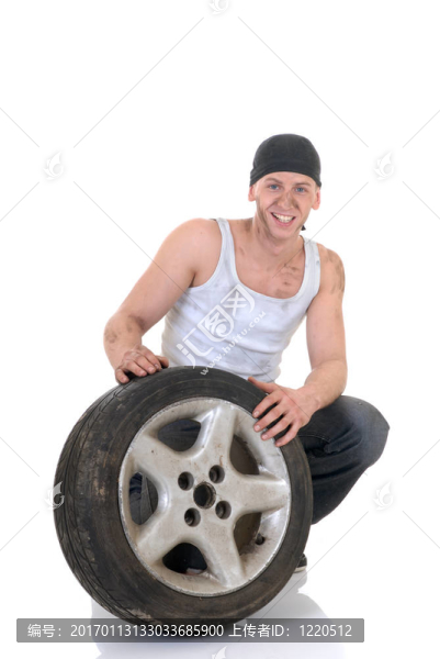 隨著車輪的汽車修理工