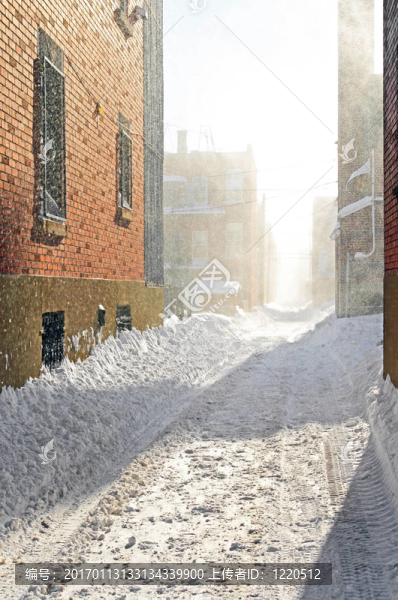陽光下的暴風(fēng)雪
