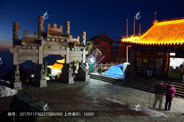 泰山夜景