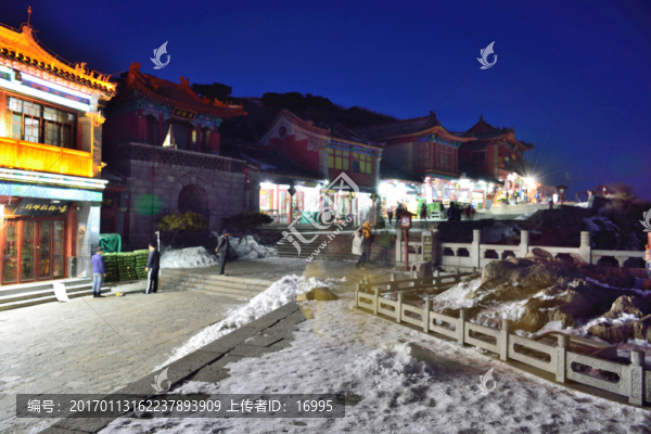 泰山夜景