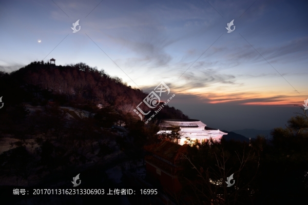 泰山夜景