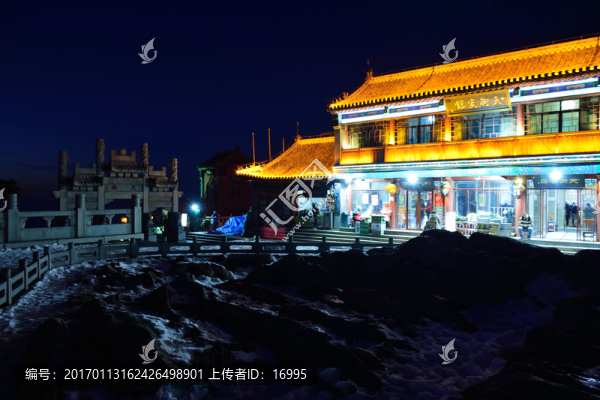 泰山夜景