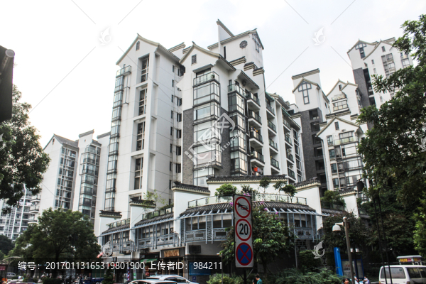 小區(qū)內(nèi)景