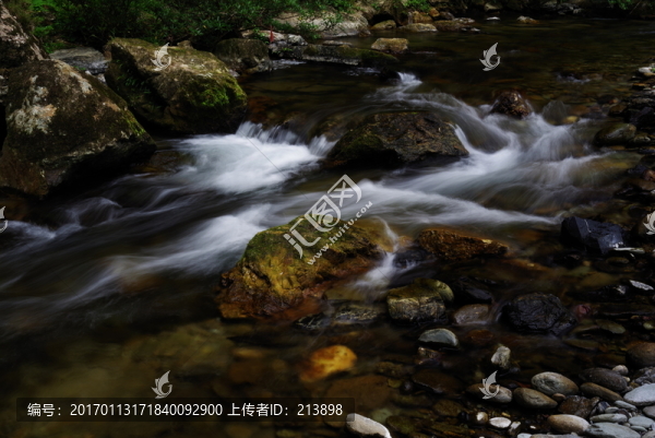 溪水