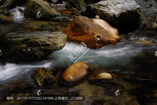 溪水
