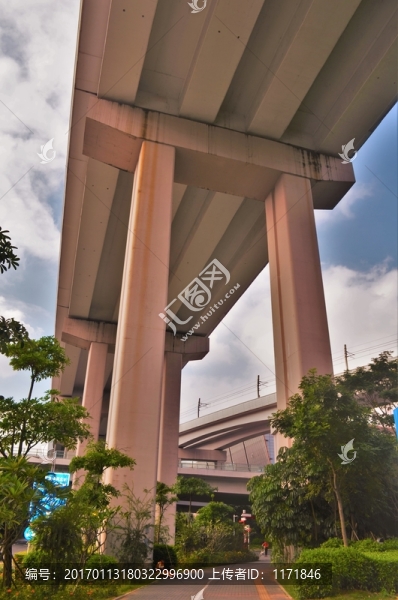 地鐵高架橋