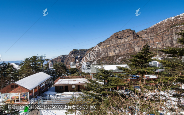 轎子雪山纜車站風(fēng)光