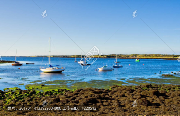 灣上的船-匯圖網(wǎng) www.fosd68.com 灣上的船