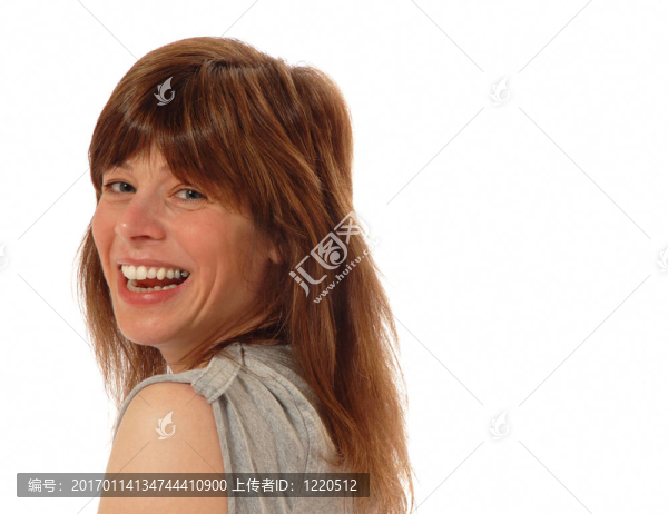 年輕女士笑