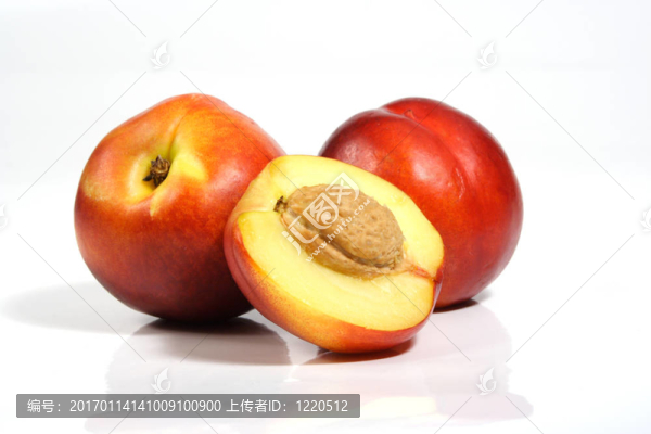 油桃白色隔離