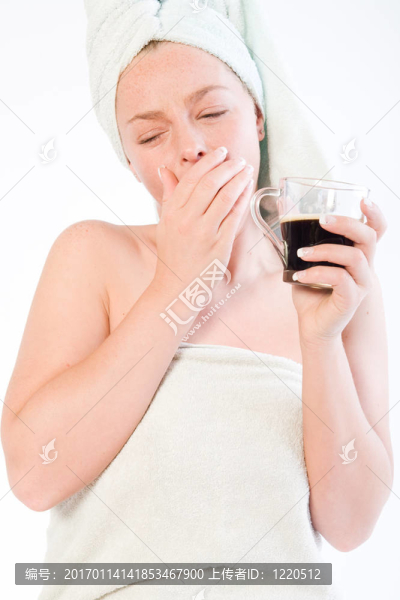 健康女孩系列咖啡杯打哈欠