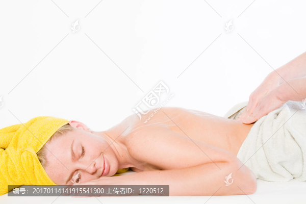 健康女孩系列按摩下背部