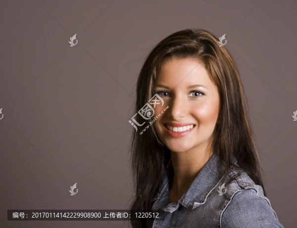 黑發(fā)，燦爛的笑容