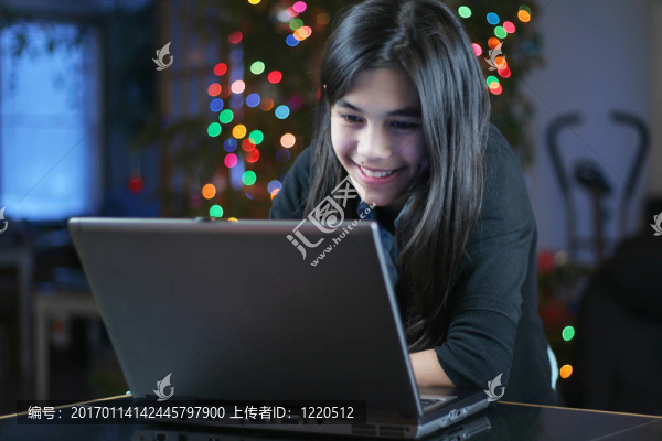 青少年對(duì)電腦