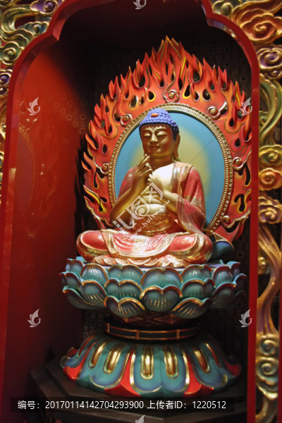 中華寺內(nèi)的如來佛祖銅像