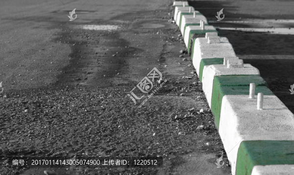 混凝土路障