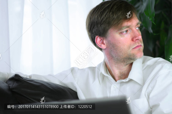 英俊的商人