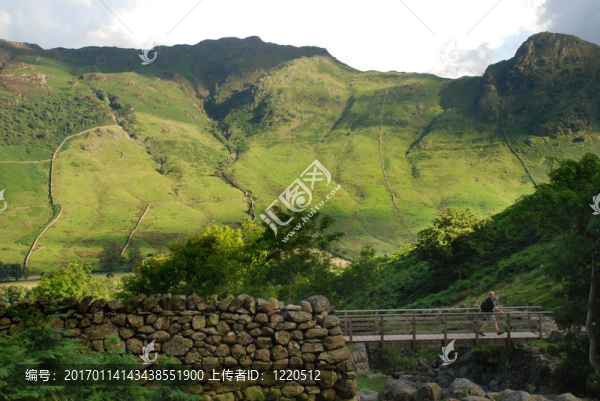 山區(qū)橋梁和小道