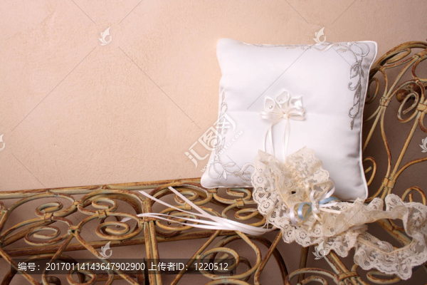 Ring,Pillow和Garter