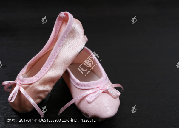 黑色芭蕾鞋