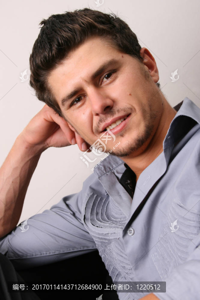 灰色友好型男性模型