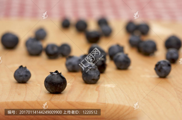 切割上的藍(lán)莓