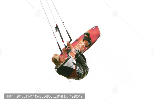 在水滴在白色的kitesurfer分離