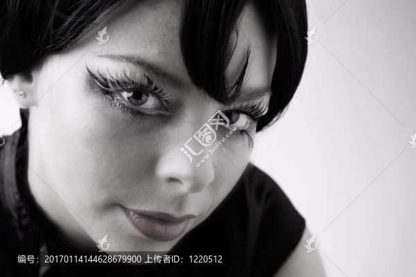 可愛的時尚的一個金發(fā)女孩的肖像