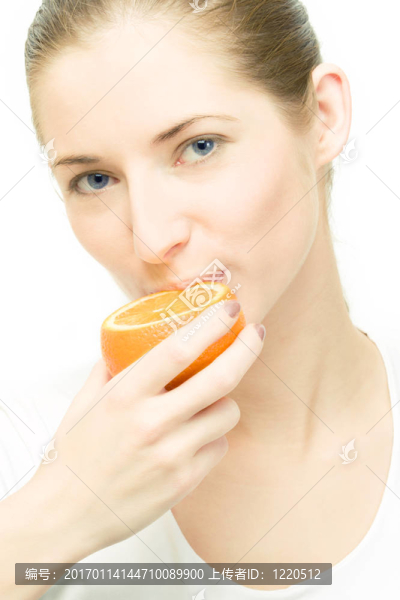 年輕女人用橙色