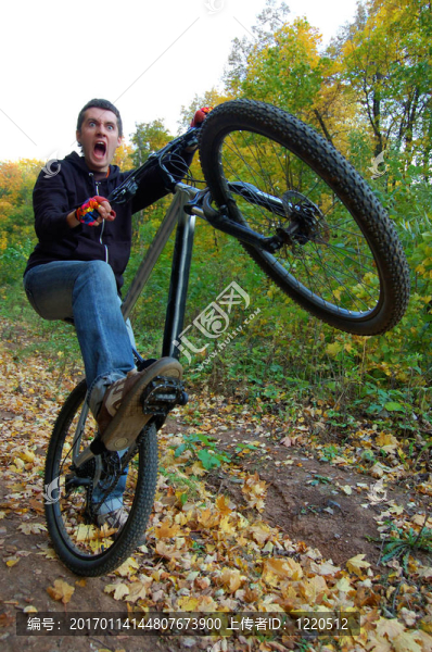 騎單車的人