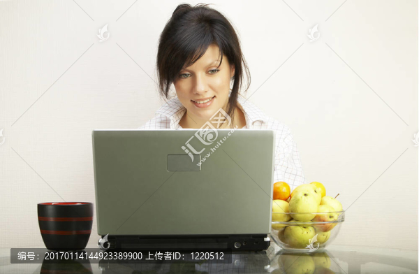 女人的筆記本電腦