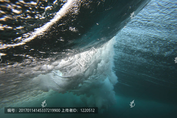 水下波