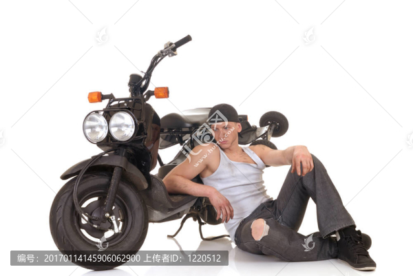男孩和他的摩托車