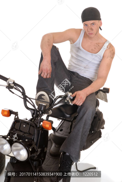 男孩和他的摩托車