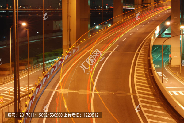 夜晚的公路