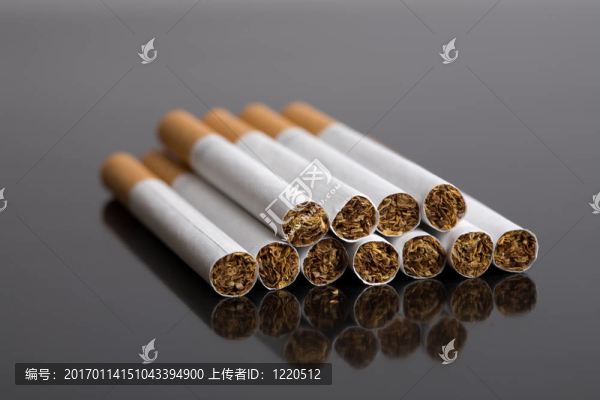 在黑煙