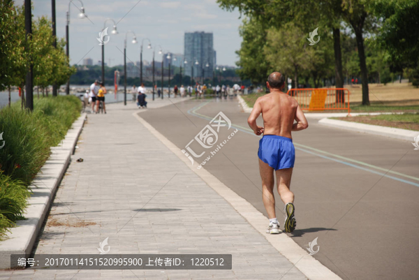 老年人跑