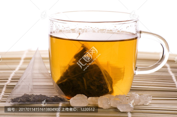 白茶；尼龍袋和糖