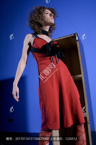 女人跳舞