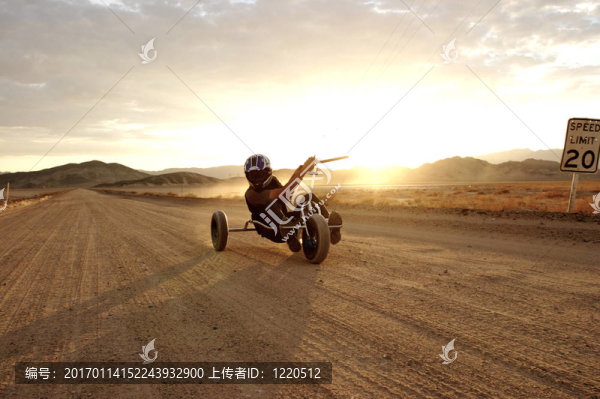 風箏buggying沙漠