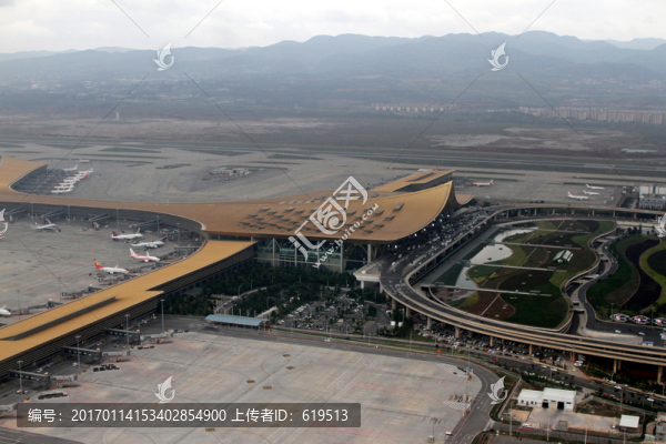 俯瞰昆明機(jī)場航站樓全景